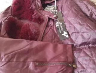 Chaqueta mujer burdeos con pelo