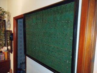 Cuadro expositor de tela y madera