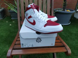 Jordan 1 Mid Reverse Chicago