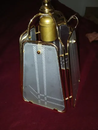 Lámpara de techo dorada con cristal