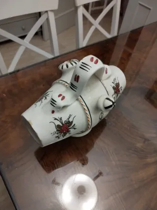 Botijo de cerámica pintado a mano