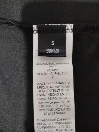 Chaqueta larga negra con bolsillos