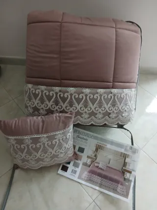 Trapunta rosa con pizzo