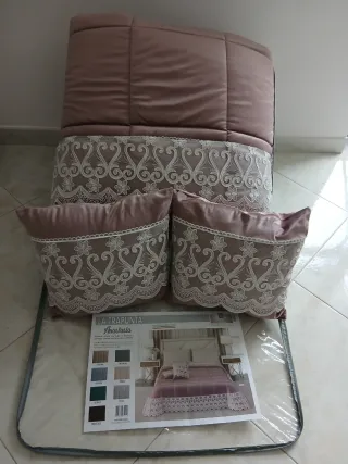 Trapunta rosa con pizzo