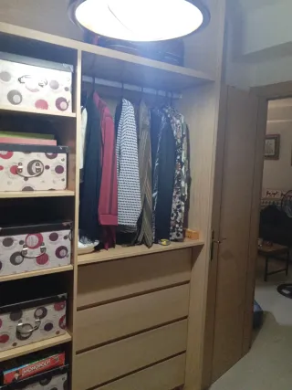 Ropero a medida de madera