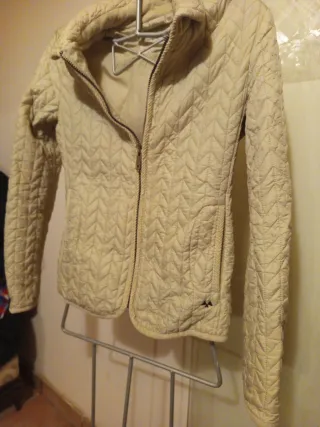Chaqueta Burberry Beige Acolchada