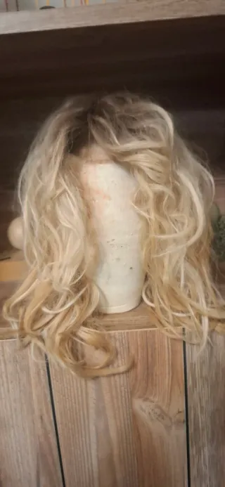 Peluca larga rubia ondulada