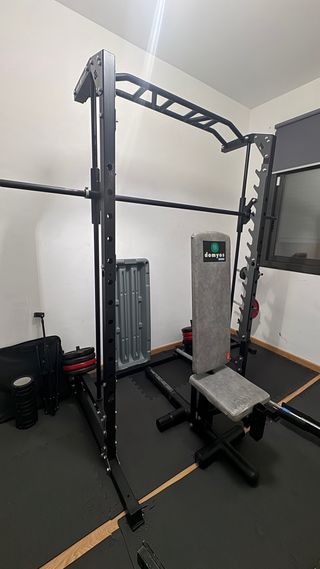 Jaula de potencia y press de banca