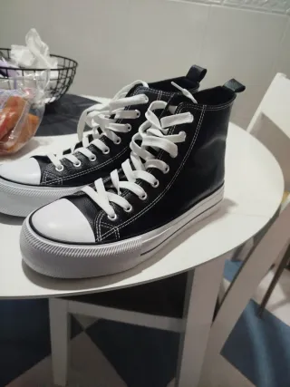 Zapatillas altas negras y blancas de piel