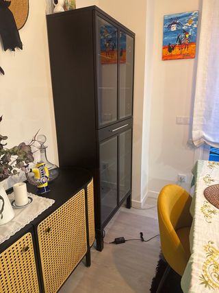 Aparador IDANÄS IKEA Madera y Cristal