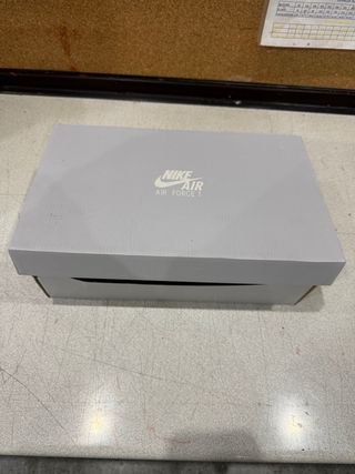 Caja Nike Air Force 1 Gris/Blanco