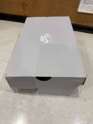 Caja Nike Air Force 1 Gris/Blanco