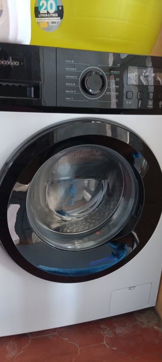 Lavadora blanca frontal