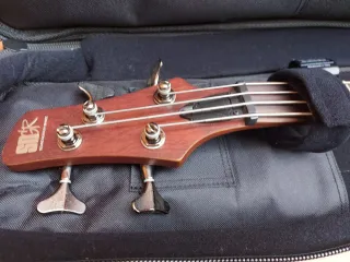 Bajo Eléctrico 4 Cuerdas+Funda+Pie+Amplificador