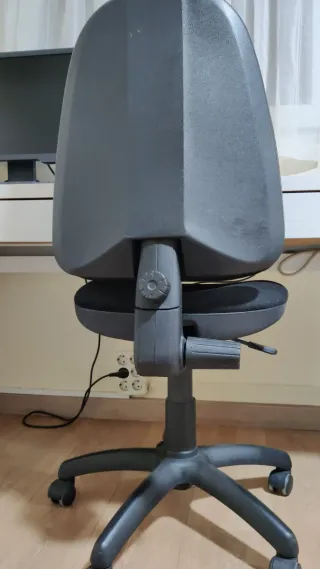 Silla de oficina negra