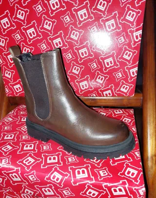 Stivaletto donna pelle marrone basso usato poche v