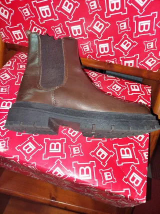 Stivaletto donna pelle marrone basso usato poche v