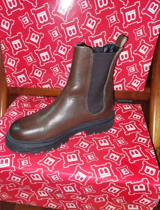 Stivaletto donna pelle marrone basso usato poche v