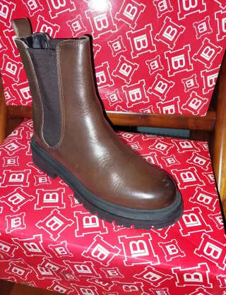 Stivaletto donna pelle marrone basso usato poche v