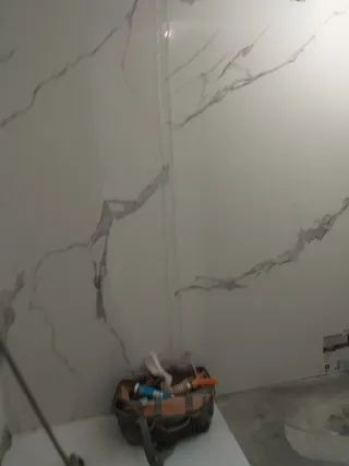 Montaje de Láminas decorativas mármol para baño