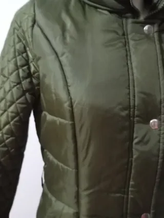 Abrigo largo verde acolchado