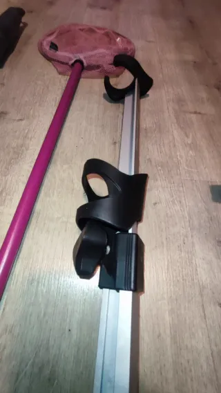 Conjunto pesca: 2 cañas, piquetas, accesorios