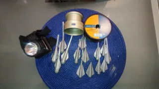 Conjunto pesca: 2 cañas, piquetas, accesorios