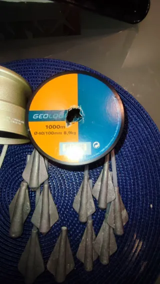 Conjunto pesca: 2 cañas, piquetas, accesorios