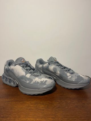 Nike Air Max Dn Gris y Blanco