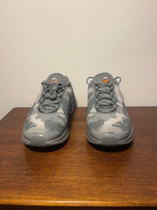 Nike Air Max Dn Gris y Blanco