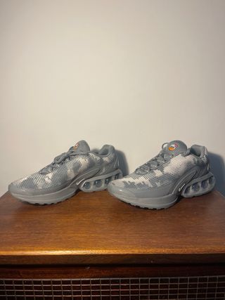 Nike Air Max Dn Gris y Blanco