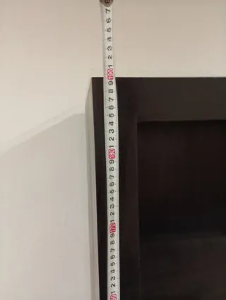 Estantería vitrina solida con puertas de cristal