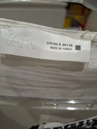 Blusón Zara bordado blanco y negro Talla M