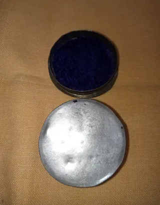 Portagioie antico con pietre dure incastonate