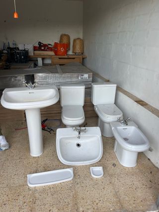 Lavabo, váter y bidé de cerámica