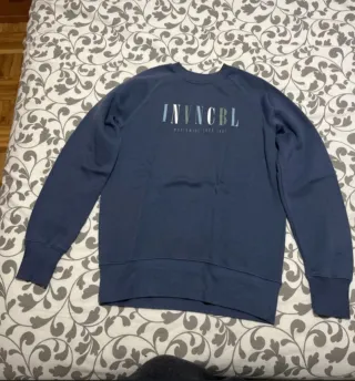 Sudadera Azul Invincible