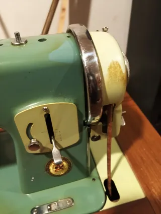 Máquina de coser Alfa Royale