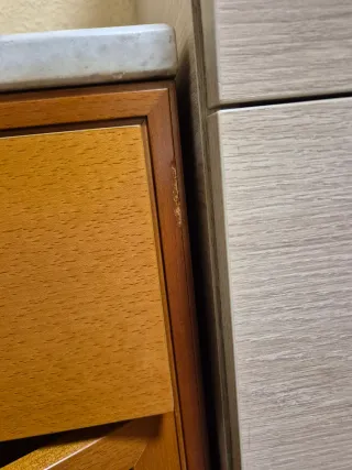 Mesitas de madera con tapa de mármol