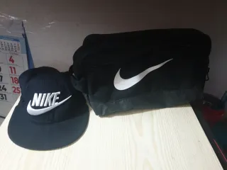 Gorra y Bolso Nike Negro