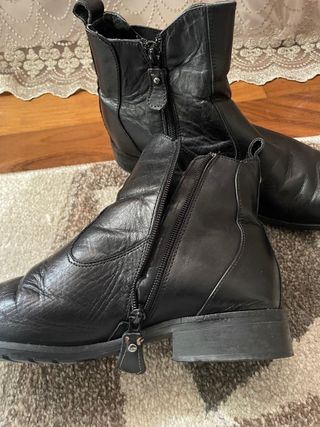 Stivaletti in pelle neri