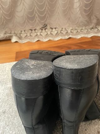 Stivaletti in pelle neri