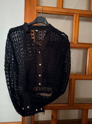 Top corto encaje negro