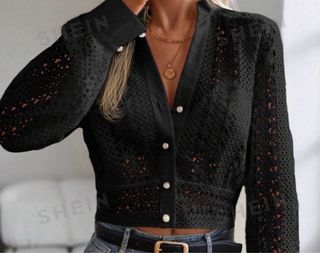 Top corto encaje negro