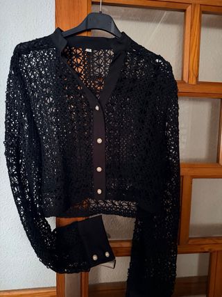 Top corto encaje negro