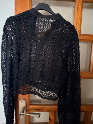 Top corto encaje negro