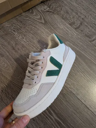 Zapatillas Veja Blancas y Verdes