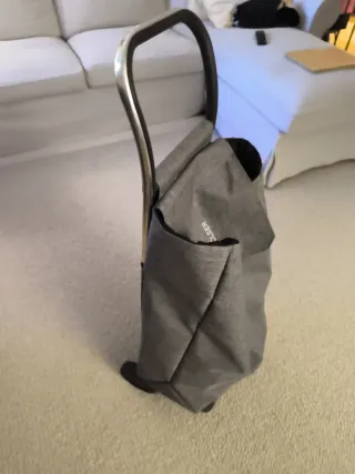 Carrito de la compra gris