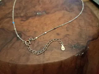 Cadena de plata fina con detalles