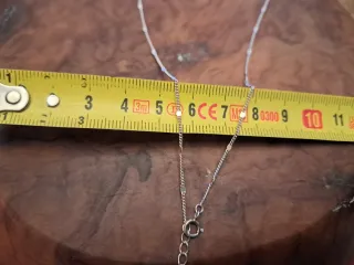 Cadena de plata fina con detalles