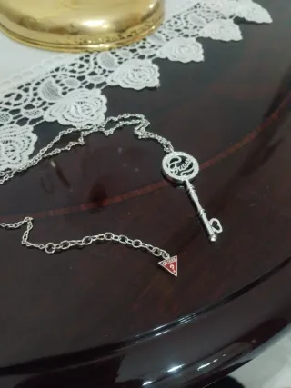 Guess collana con ciondolo chiave